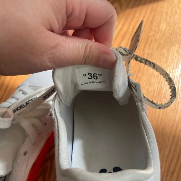 Off-White sneakers - Picture 11 of 11